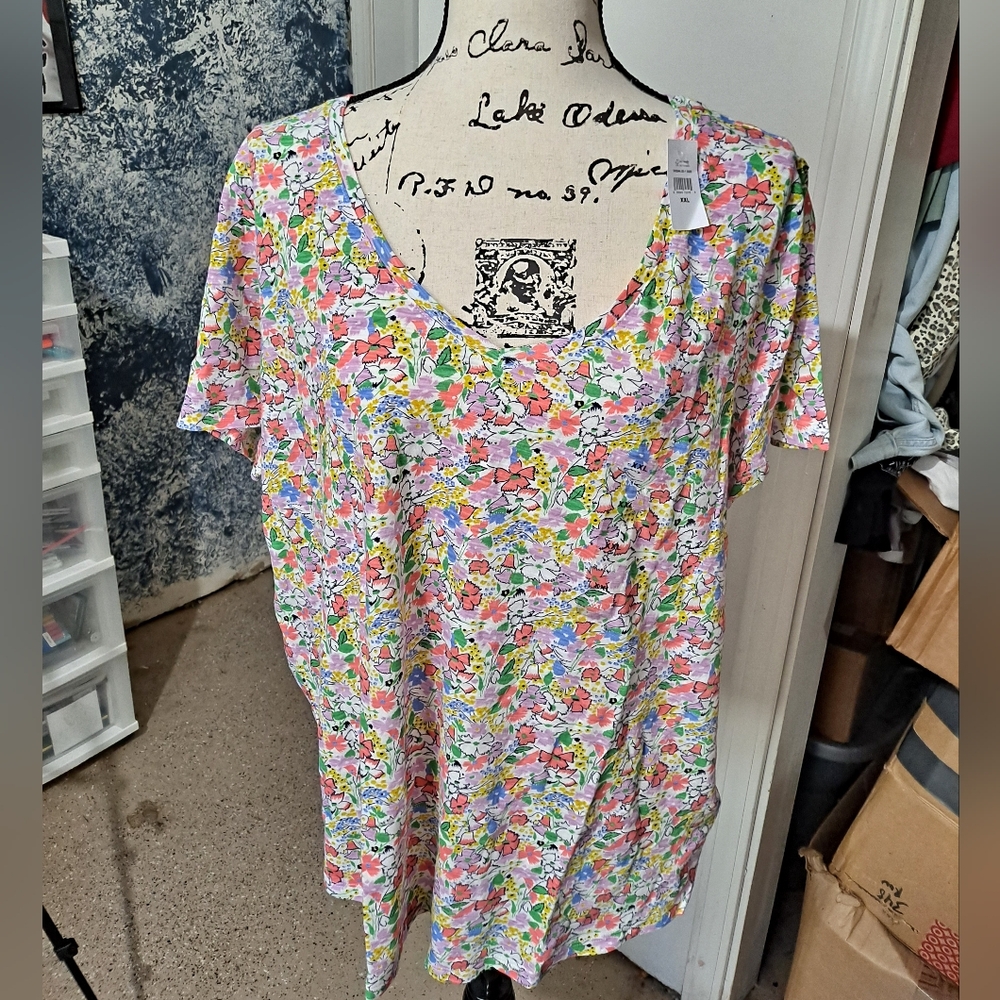 Vneck Graphic Tshirt